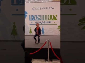 Показ от бренда Benetton в Ocean Plaza